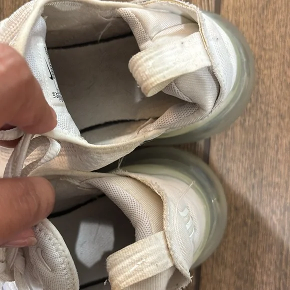 Nike Air Max 270. Size 6 Youth or Size 7 Women’s - Picture 10 of 11